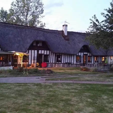 Holiday home Chaumiere Du Chateau D'o Et Sa Mini Ferme ,gite 21couchages Goupil-Othon