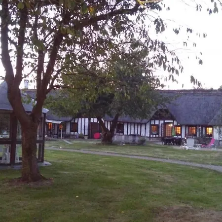 Chaumiere Du Chateau D'o Et Sa Mini Ferme ,gite 21couchages *