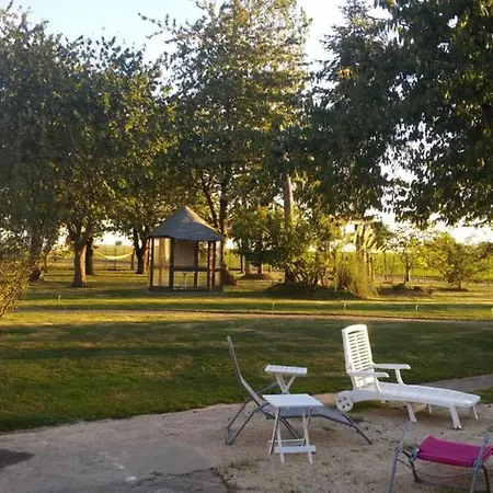 Chaumiere Du Chateau D'o Et Sa Mini Ferme ,gite 21couchages Ferienhaus Goupil-Othon