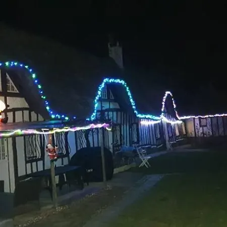 Chaumiere Du Chateau D'o Et Sa Mini Ferme ,gite 21couchages Goupil-Othon