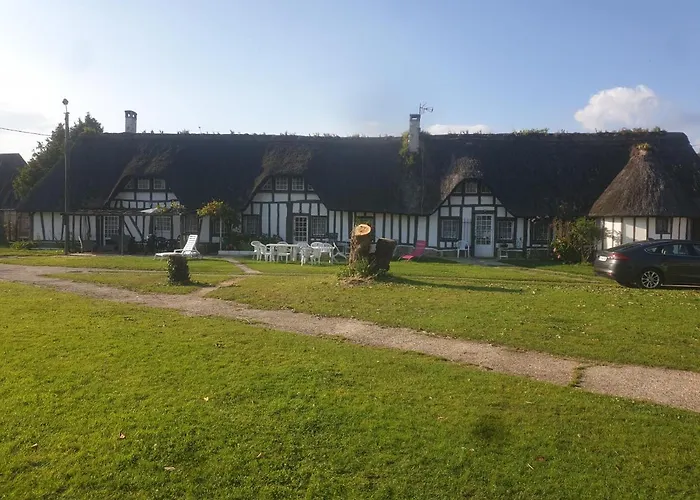 Holiday home Chaumiere Du Chateau D'o Et Sa Mini Ferme ,gite 21couchages Goupil-Othon